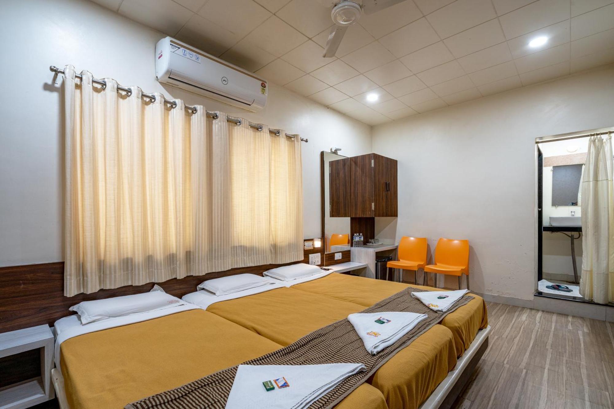 Hotel Darshan Executive Tuljapur Luaran gambar