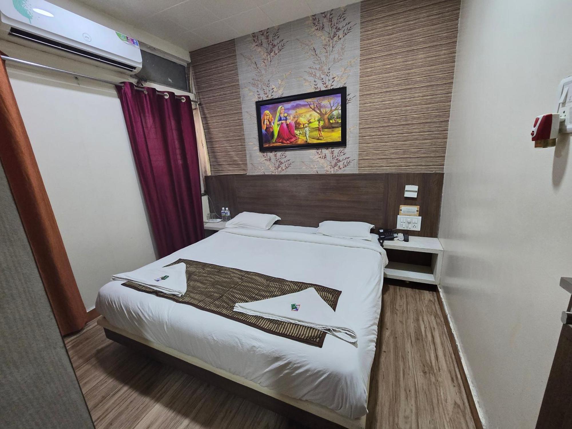 Hotel Darshan Executive Tuljapur Luaran gambar