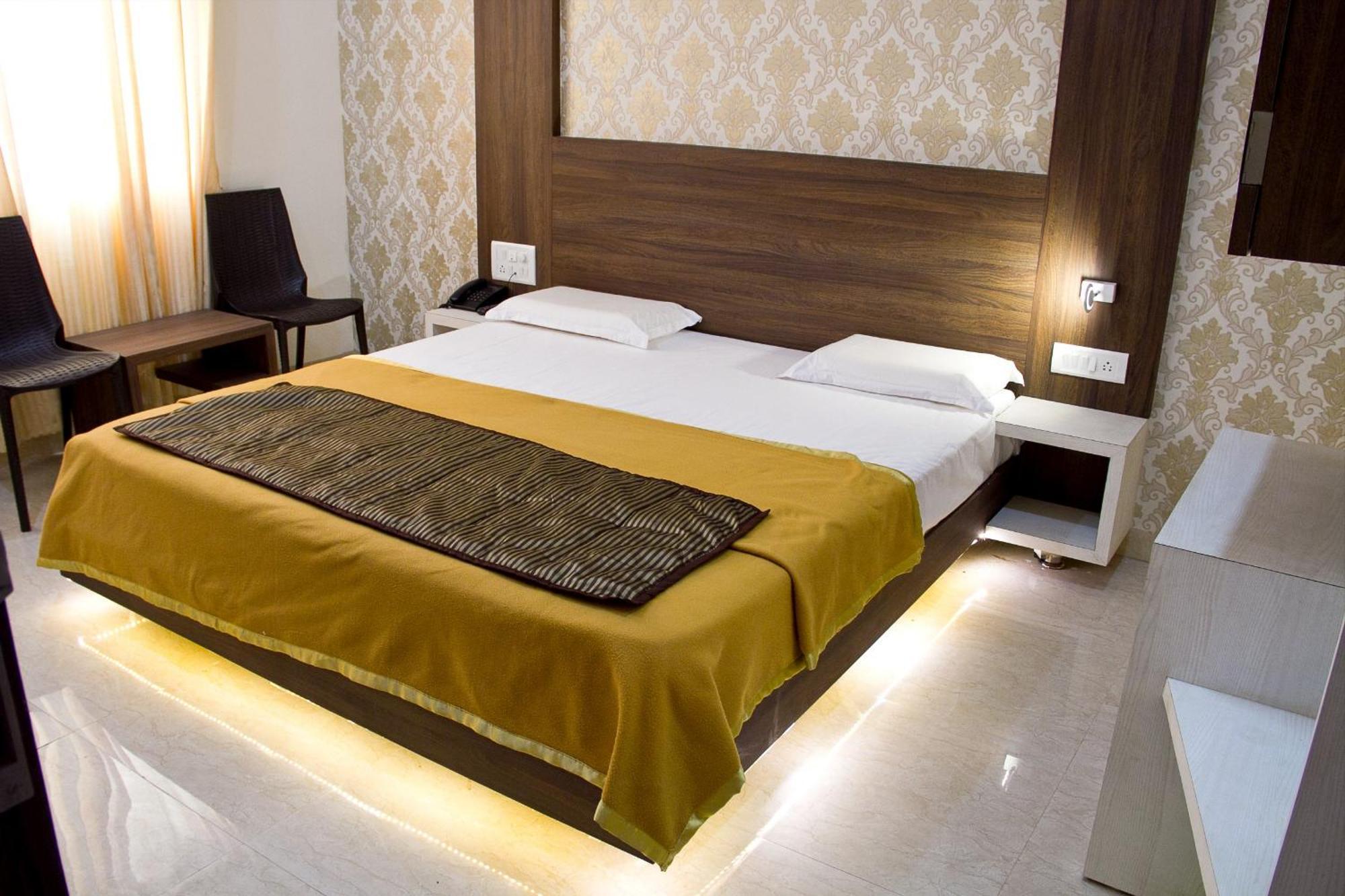 Hotel Darshan Executive Tuljapur Luaran gambar