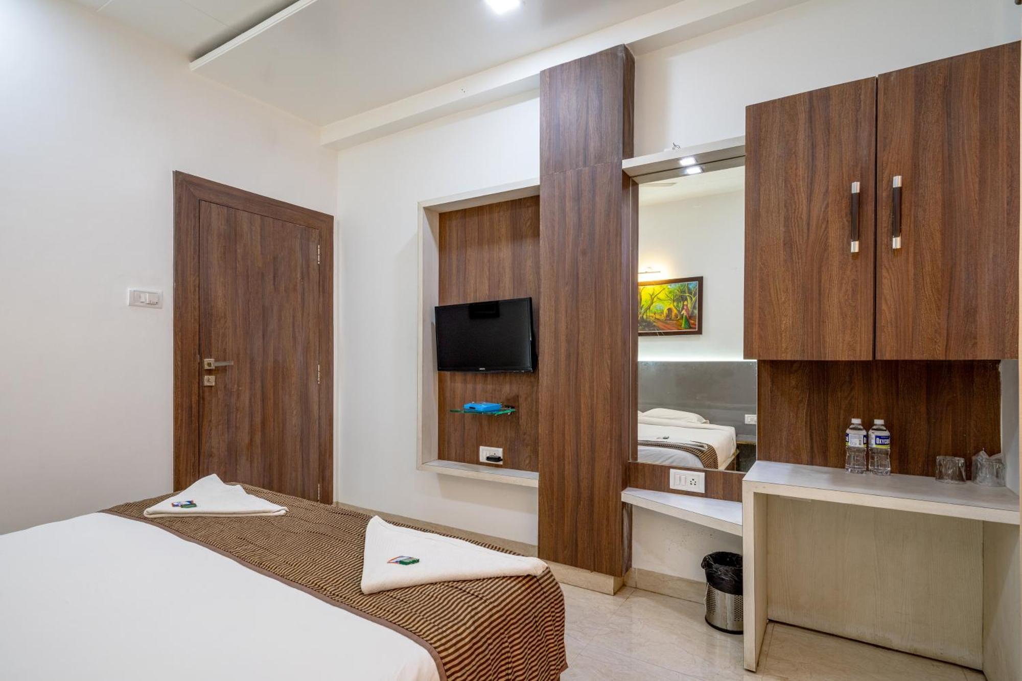 Hotel Darshan Executive Tuljapur Luaran gambar