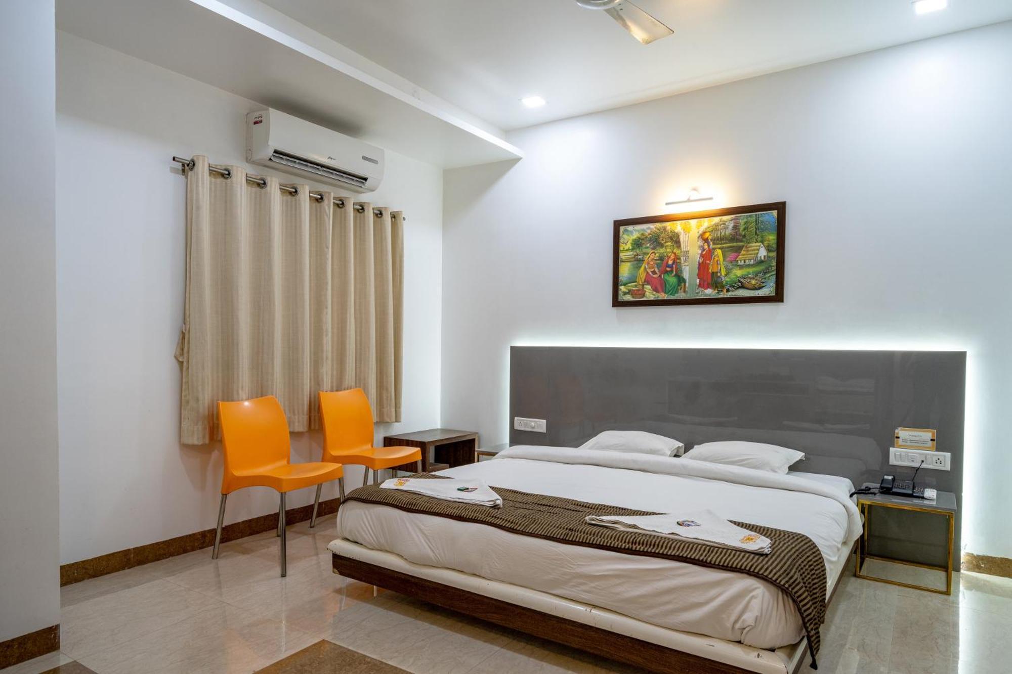 Hotel Darshan Executive Tuljapur Luaran gambar