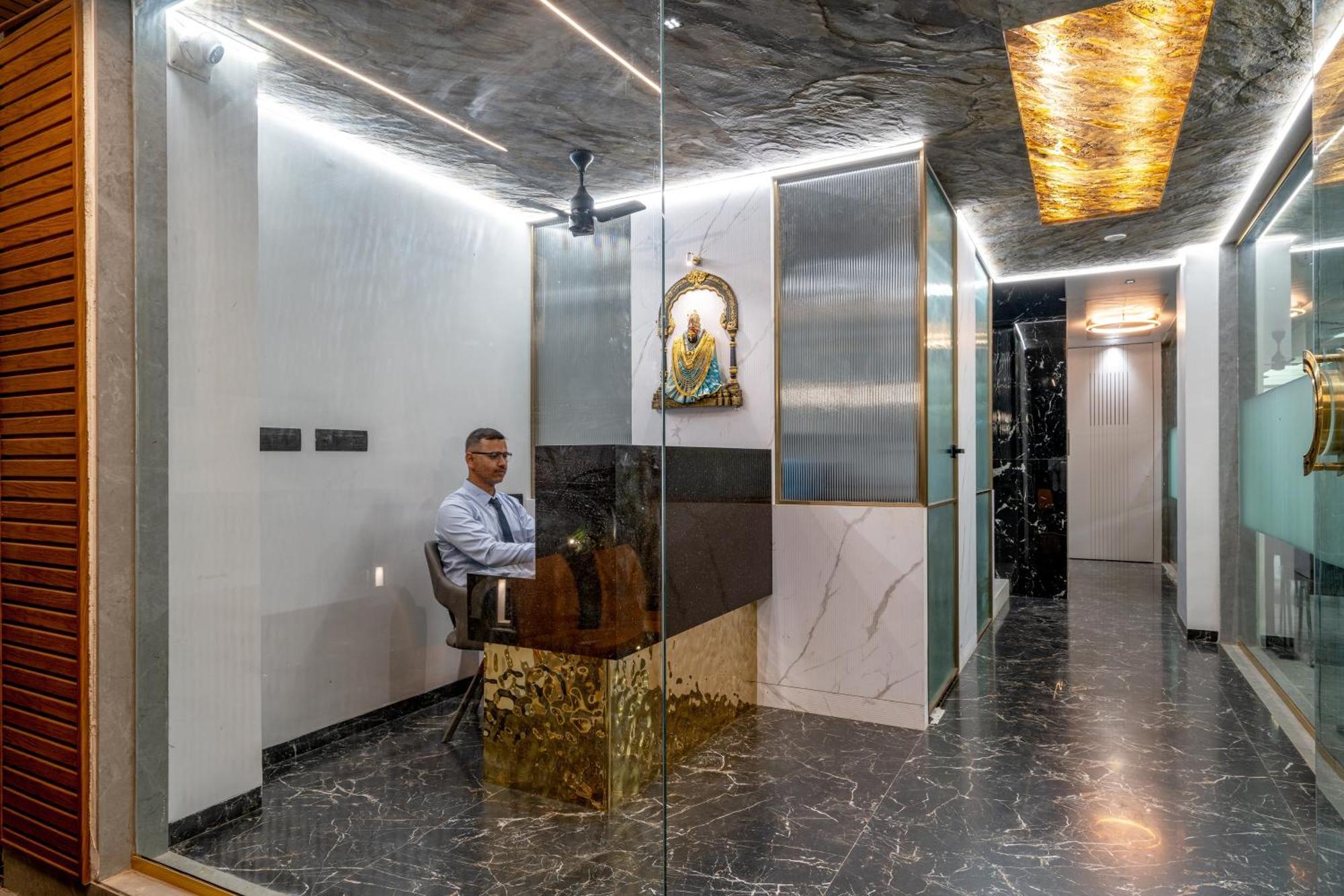 Hotel Darshan Executive Tuljapur Luaran gambar